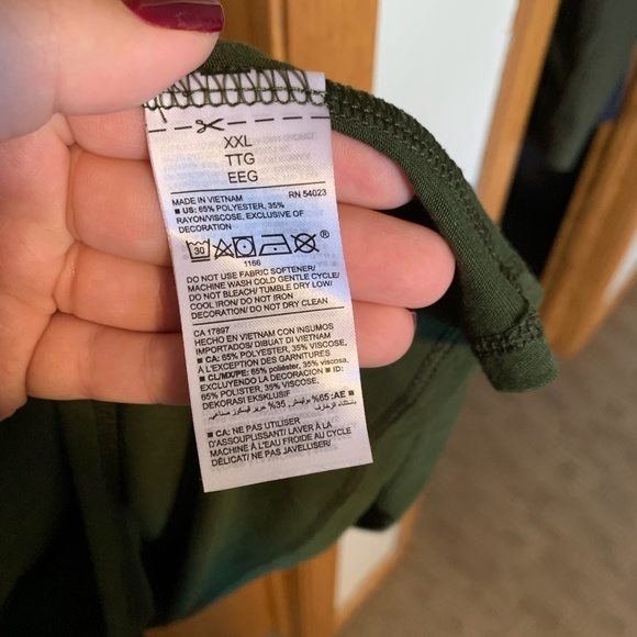 Old Navy Green Crossed Back Workout Tank - Picture 3 of 6